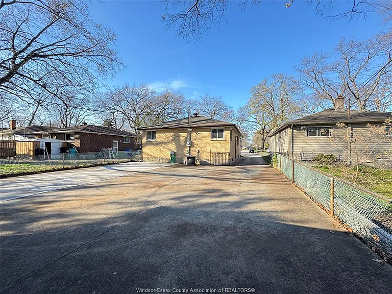 1595 Sun Valley Dr — Photo 34