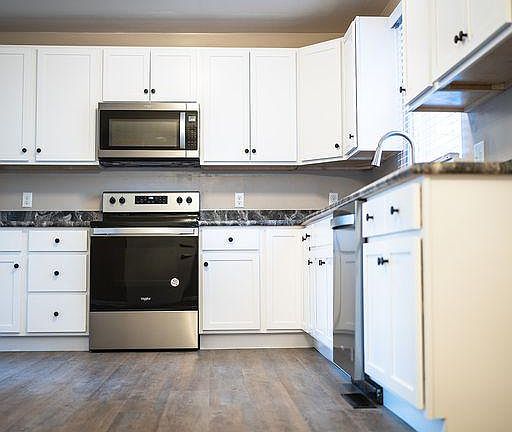 Great kitchen work-space.