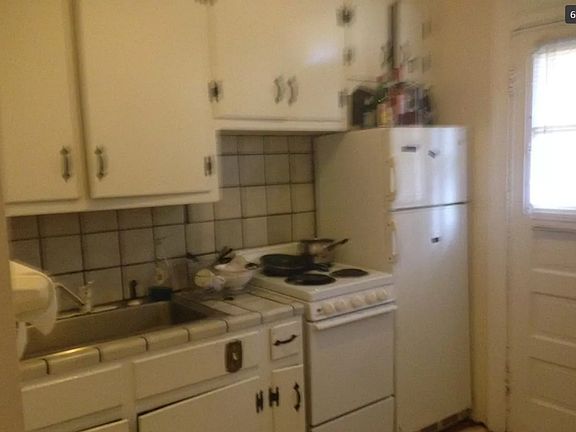 5th image of 1138 W Grace St APT 1