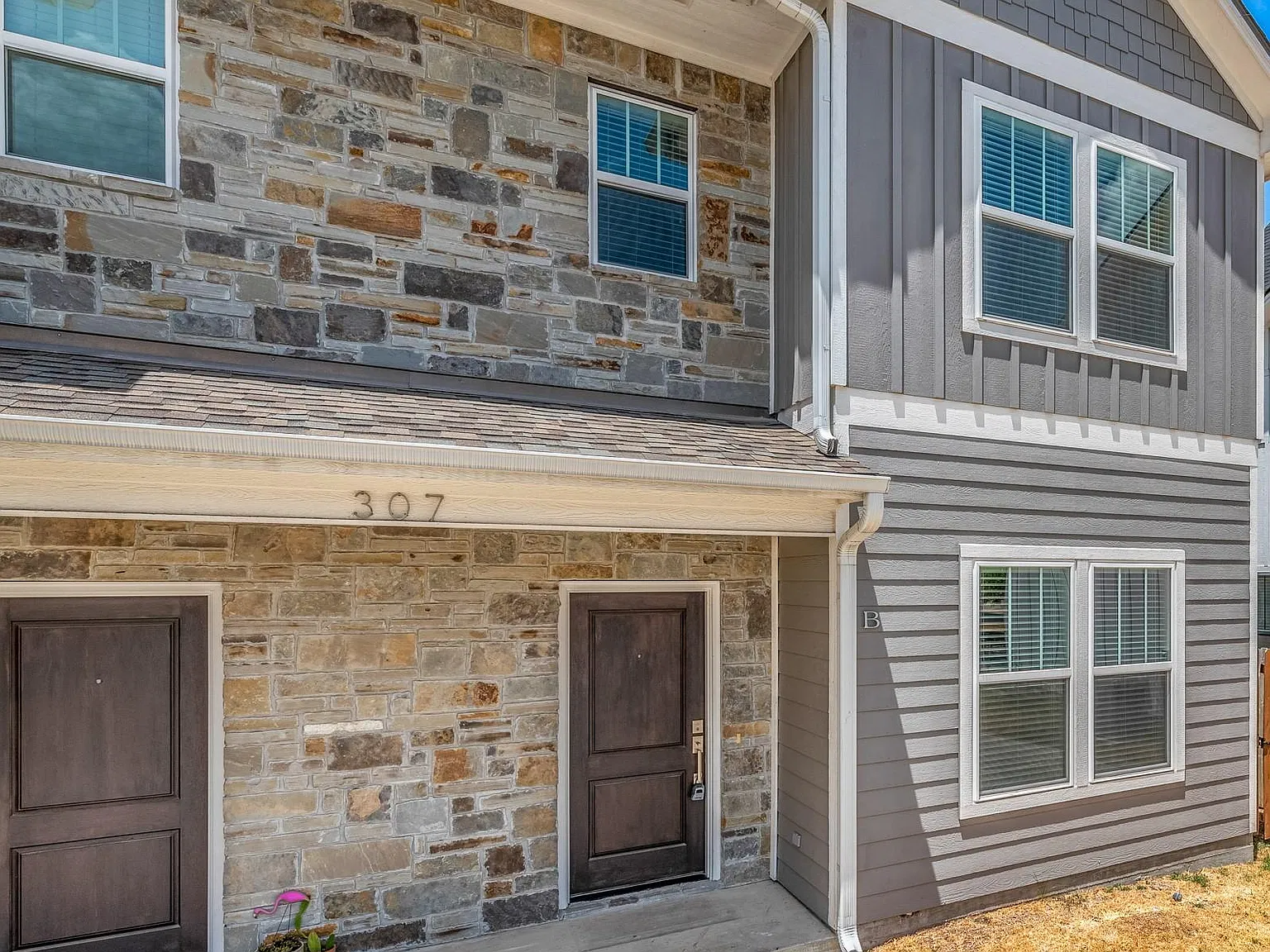 4 bed, 4.5 bath, 2000 sqft, $3,600 — Photo 4