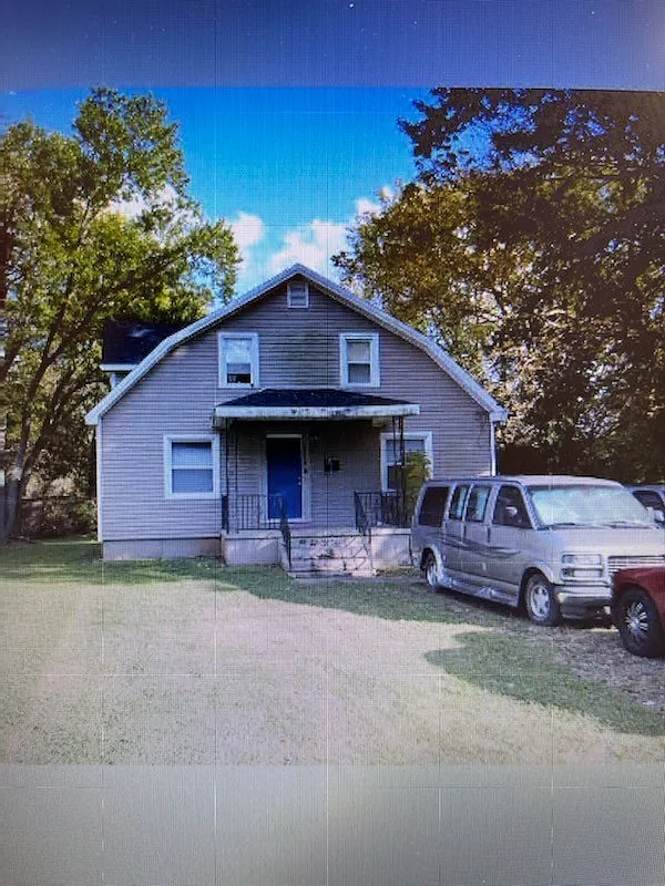 3 bed, 1.0 bath, 1050 sqft, $650 — Photo 1