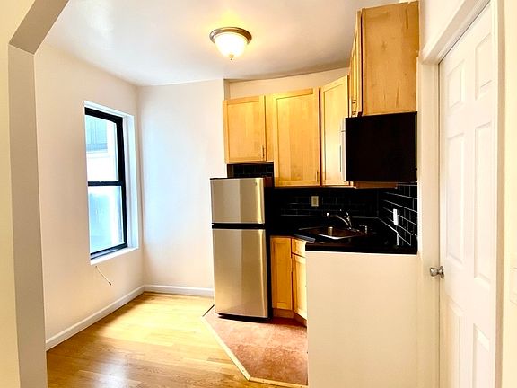 2nd image of 230 E 78th St APT 16