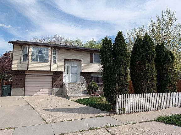 2nd image of 3067 S Maxine St