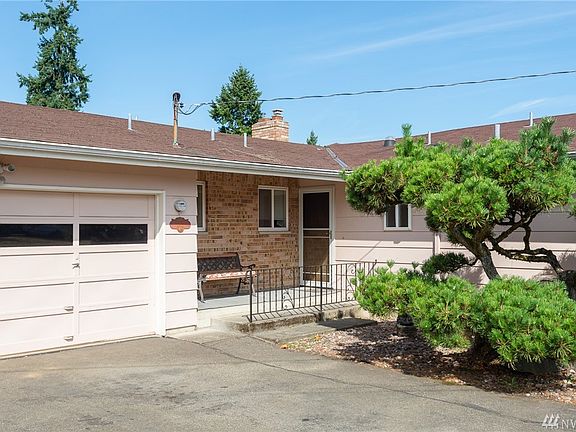 Home is located close to SeaTac, Burien, South Center, I-5 and downtown Seattle.