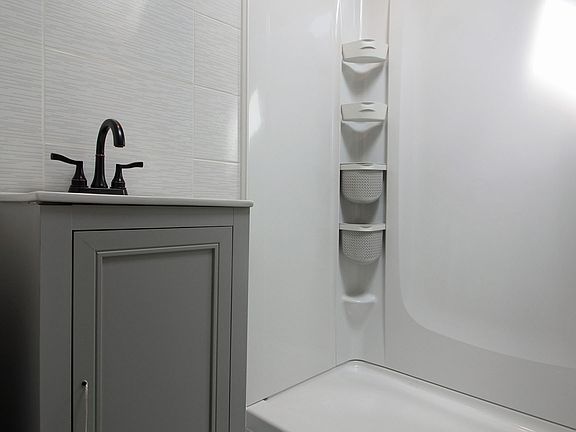 4th image of 394 Crescent St #2
