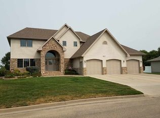 917 13th Ave SE, Minot, ND 58701