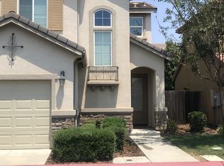 3037 Roche Ln, Clovis, CA 93619