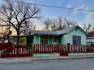 402 W Cortinas St, Del Rio, TX 78840
