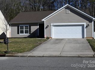 412 Augustus Ln, Mount Holly, NC 28120