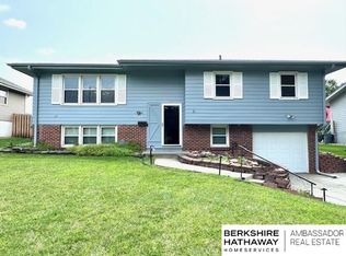 9561 Weir St, Omaha, NE 68127