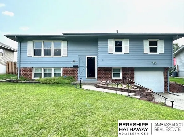9561 Weir St, Omaha, NE 68127
