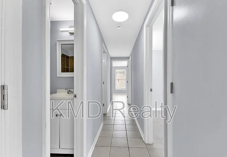 1624 Arlyn Cir #H — Photo 5