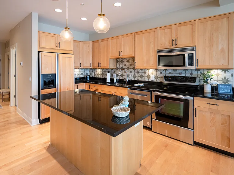 917 W Savidge St #27 — Photo 30