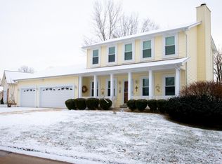 14 Highfield Ct, Saint Charles, MO 63304