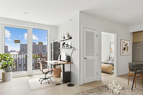 566 Grand St Photo 1