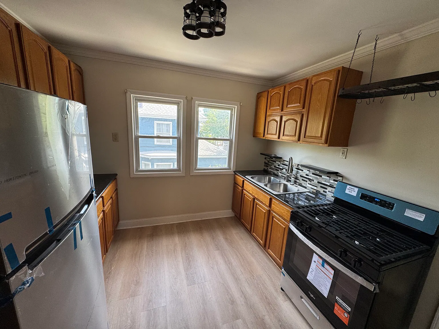 3 bed, 1100 sqft, $1,600 — Photo 2