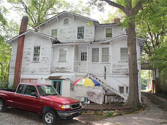 3rd image of 704 Summit Ave