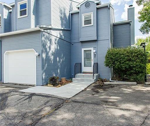 2nd image of 1294 Yellowstone Ave #4