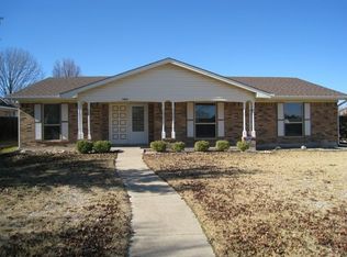 1421 Woodlawn Pkwy, Mesquite, TX 75149