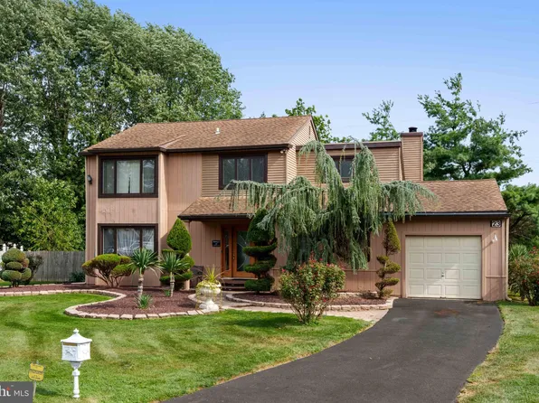 23 Putnam Dr, Holland, PA 18966