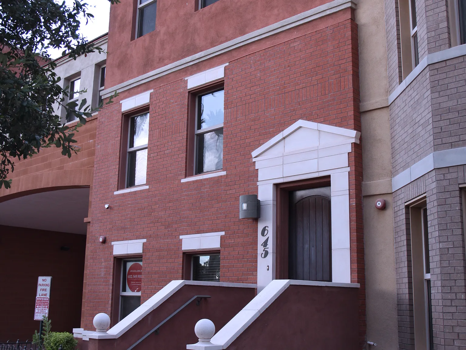 3 bed, 3.5 bath, 1947 sqft, $2,795 — Photo 2