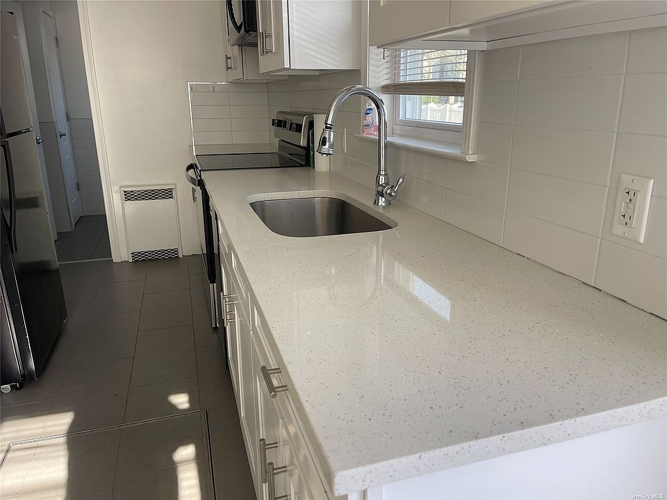 1st image of 283 Hendrickson Ave #1
