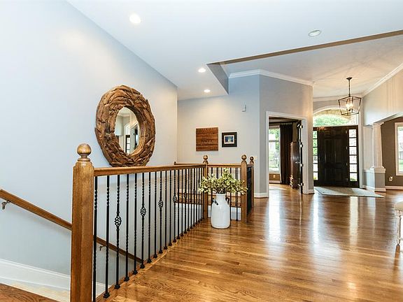 5th image of 5202 Emerald View Dr