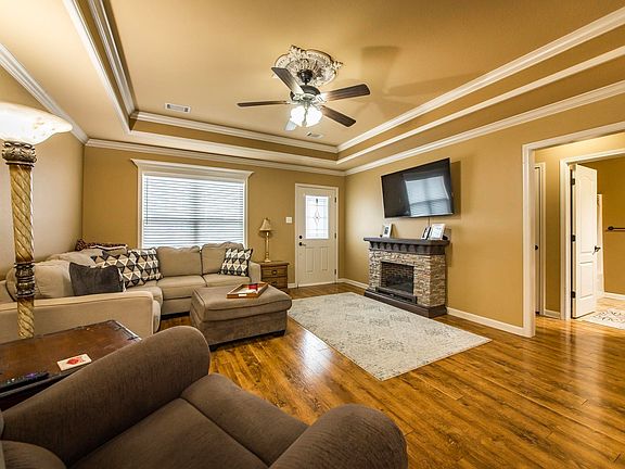 5th image of 11 Birchwood Dr