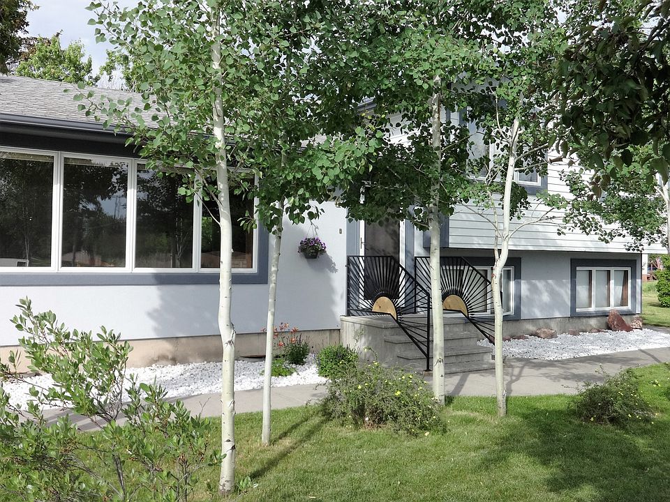 1st image of 204 Park Ave S
