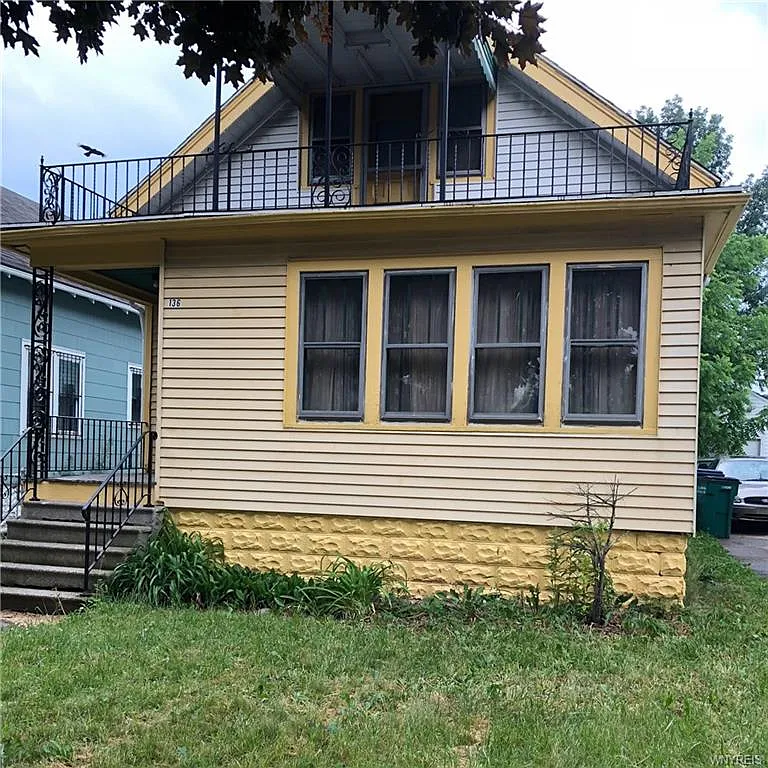 136 Wright Ave photo 1