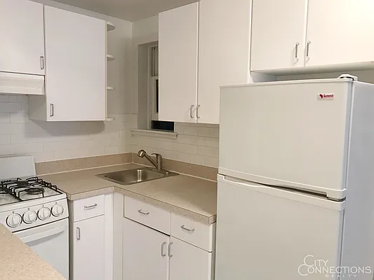 Rented by City Connections Realty | media 15