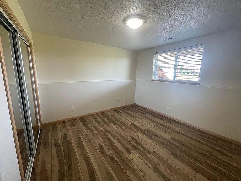 1074 Parkway Dr — Photo 10