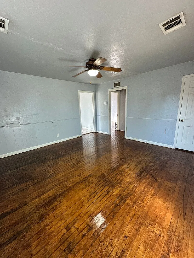 824 South Parker Street — Photo 2