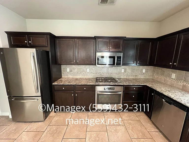 1234 Royalty Way — Photo 4