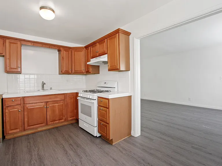 1201 Washington Ave - architectural building North of Wilshire in Santa Monica! — Photo 9