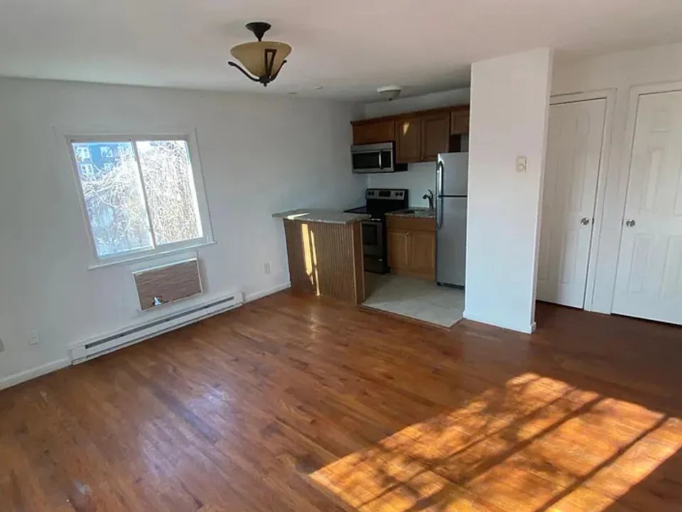 708 Hallett St #3F