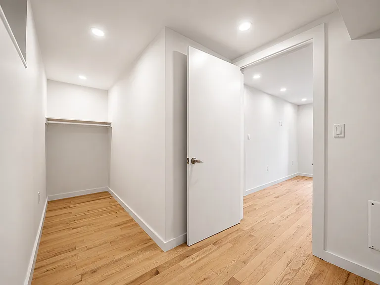 185 Chauncey St #1F — Photo 13