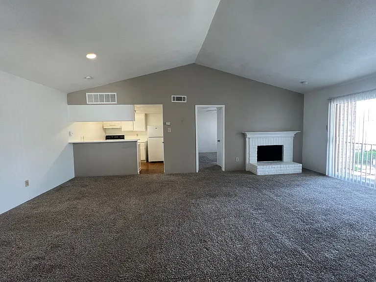 Emerald Cove Apartments — Photo 82
