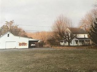 2258 Kunsman Ln, Hellertown, PA 18055