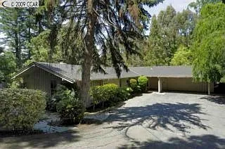 196 Hall Dr photo 1