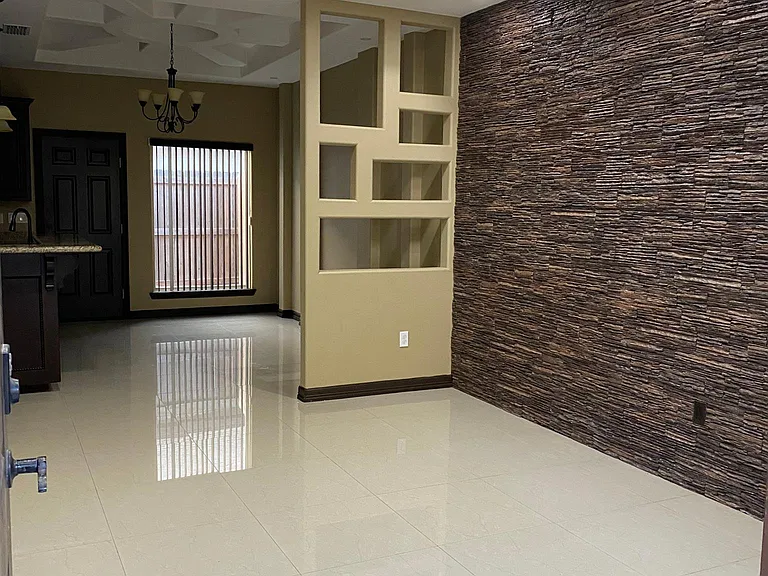 201 Teak Dr — Photo 1