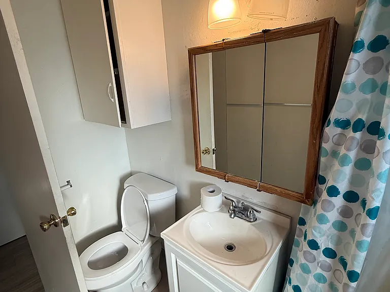 52 Byron Ave — Photo 4