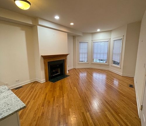 5th image of 1657 W Wrightwood Ave #1