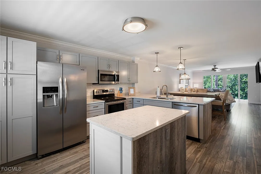 2 bed, 2.0 bath, 1200 sqft, $2,700 — Photo 4
