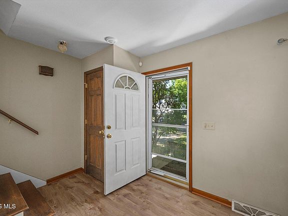 5th image of 5722 Centerview Dr