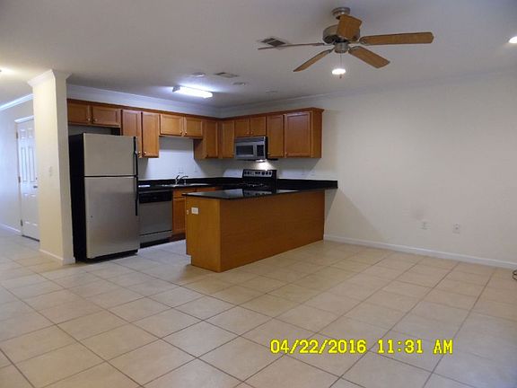 4th image of 639 Navy St