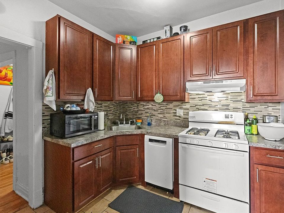 1st image of 448 W Arlington Pl #3