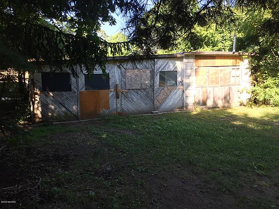 5th image of 322 E 32nd St