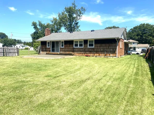 266 Crombie St, Huntington Station, NY 11746