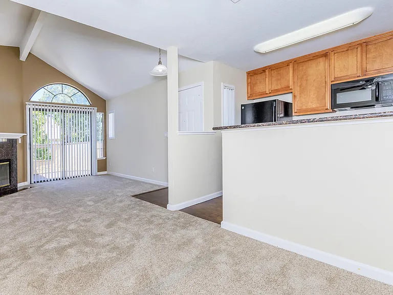 Oak Hills Apartments — Photo 9